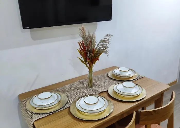 Cozy Fully Furnished 2 Bedroom Unit